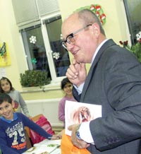 Бизнесът също подава ръка на отпадащите деца