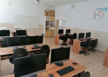 Между празници, делници и извънредно положение