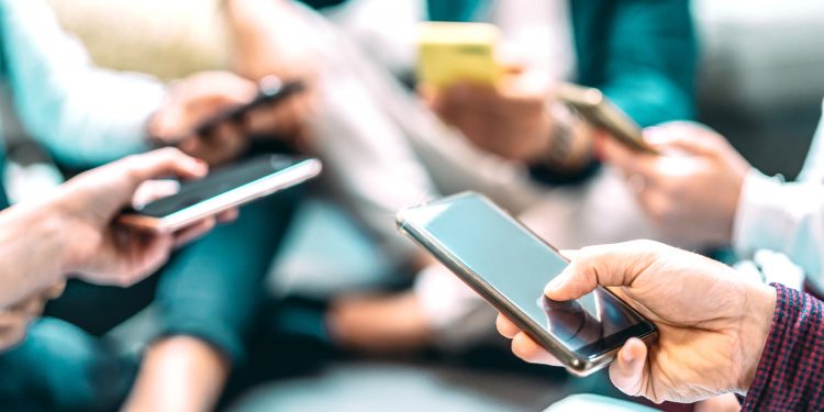 Изкуствен интелект срещу фалшиви новини