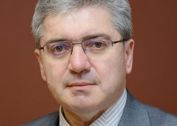 Проф. д-р Красимир Иванов с орден „Св. св. Кирил  и Методий“ – огърлие