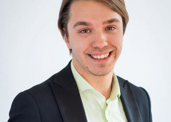 Едва на 25 години и вече зам.-директор