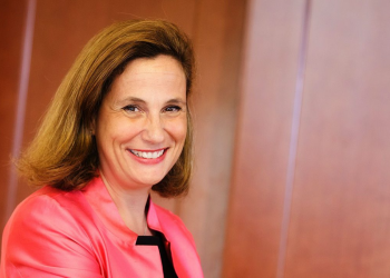 Проф. Илария Капуа*: Вирусът е тук, няма да изчезне Пандемията е феномен с много разрушителни сили, но може да ни помогне да поставим здравето на централно място