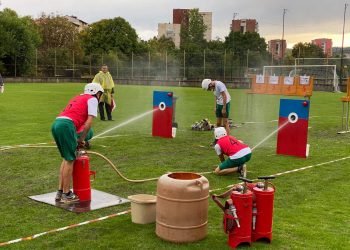 Огнеборците не се  боят от дъжд и вятър