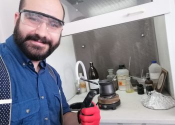 Химията е за виждане, пипане и помирисване