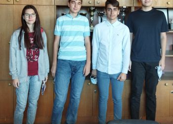 Три медала за малките олимпийци по физика