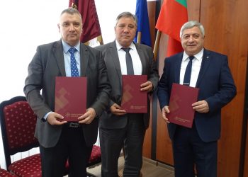 Нови хибридни специалности създават три университета