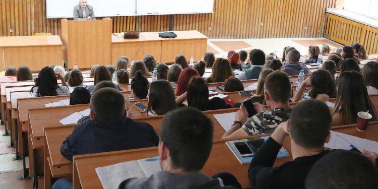 Броят на студентите  ще расте до 2028 г.