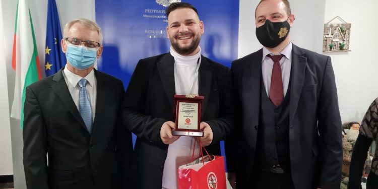 За пътя от махалата до Биологическия факултет