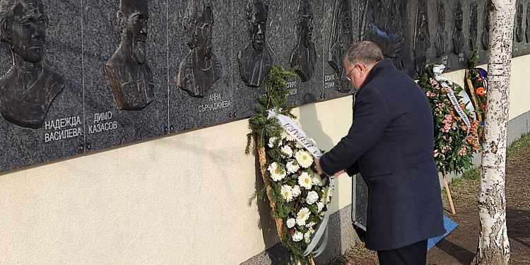 С признателност към праведниците на Отечеството