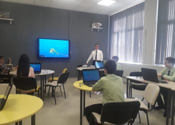 МОН пуска „дигитална раница“ наесен