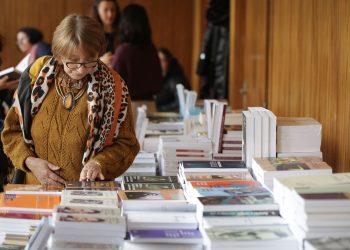 25 заглавия от Института  за литература