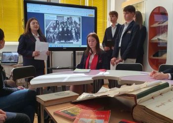 Обогатяват историческия кът  на ПМГ – Гоце Делчев