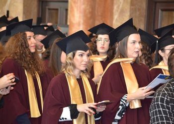 Дипломи за медиците на Софийския университет