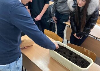 Цъфтят минзухари в памет на Холокоста