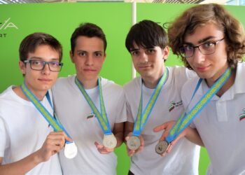 4 отличия за химиците