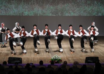 Студентите по хореография във ВСУ с годишен концерт