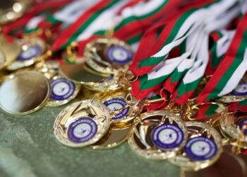 Усмивките събираме, изваждаме тъгата