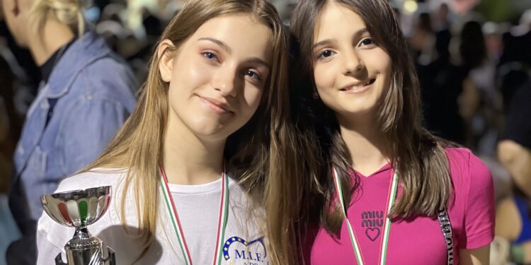 Вокален ансамбъл „Звездни струни“ с отличия от Рим