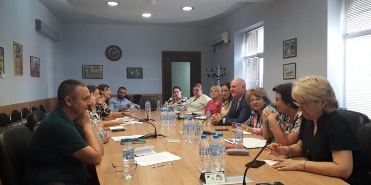 МОН в диалог с родителите за по-сигурни класни стаи