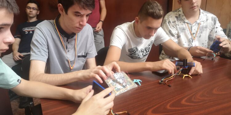 Видински ученици с нов успех в роботиката