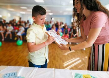 Урок на открито в БНУ „Райна Княгиня“ в английския Уизбич