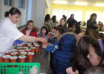 Над 420 хил. деца ще получават мляко и плодове