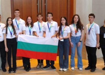 Осем медала за астрономите