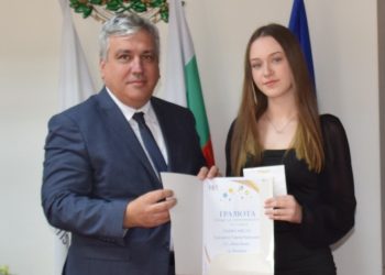 Възпитаничка  на СУ „Иван Вазов“  в Поморие с приз  за статистическо есе
