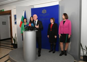 МОН въвежда национално  входно равнище в IX клас