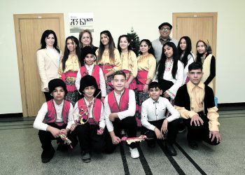 Сурвакари от Белозем на гости на „Аз-буки“