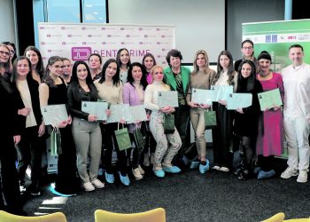 Дипломира се първият випуск асистенти на лекари по дентална медицина във Варна