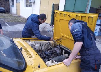 Да „съживиш“ двигател след 17 години: Учениците в Професионалната гимназия по транспорт в Бургас показват завидни умения в областта на техниката и автомобилите