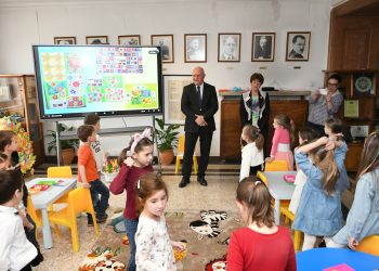 Дeца пресъздават Великден в МОН