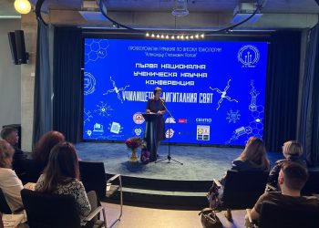 Ученици и учители се обучават за безопасен интернет по програма на МОН