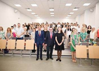 МОН подкрепя висшите училища да привличат чуждестранни студенти