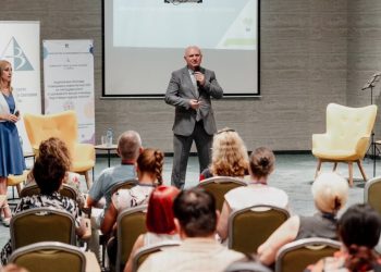 Министър Галин Цоков: Над 1000 преподаватели са обучени да прилагат иновативни образователни технологии и компетентностен подход при подготовката на бъдещи учители