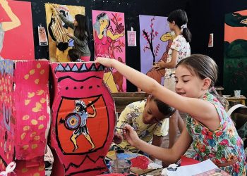 Снимка на броя: Лятна академия в НХА