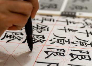 Българските ученици изучават 20 чужди езика – от латински до арабски и норвежки