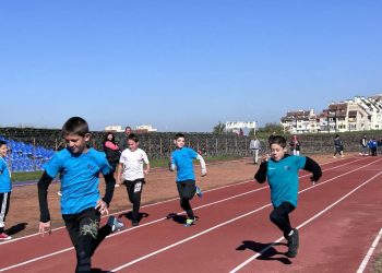 Над 100 деца от Силистра на възраст от I до IV клас взимат участие в лекоатлетически турнир под мотото „Спорт срещу насилие“