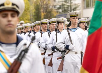 18 военни лекари получават офицерски пагони