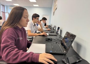 Близо 45 000 деветокласници преминаха теста по природни науки