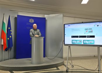 Висшист у нас получава средно 2523 лв.