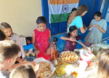 В центъра са децата