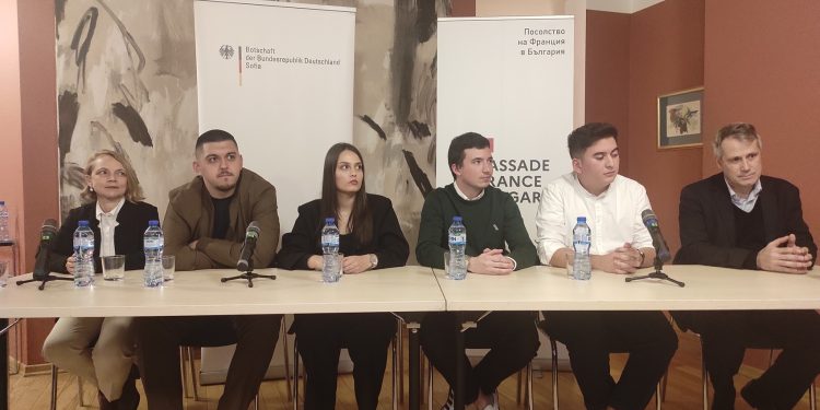 Бъдещи дипломати разговарят за Европа