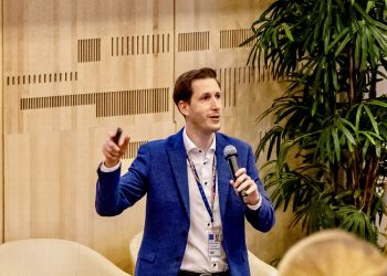 Д-р Джеф Винер, научен сътрудник в ЦЕРН: Учителят на XXI век трябва да е любопитен и да има чувство за хумор