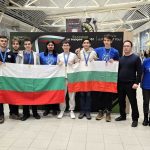 Част от отбора, участвал на Жаутиковската олимпиада