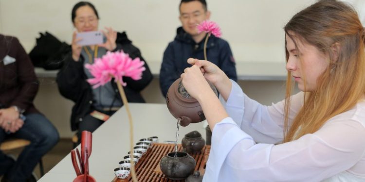 Снимка на броя: Празник на китайската култура в столичното 18. СУ „Уилям Гладстон“