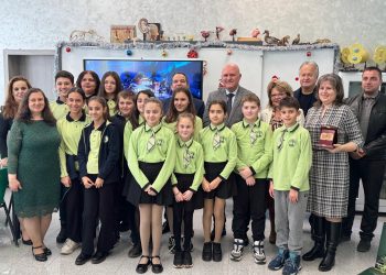 Служебният министър на образованието и науката проф. Галин Цоков присъства на интегриран STEM урок между две училища - ОУ "Христо Смирненски" в Момин проход и СУ "Неофит Рилски" в Долна баня