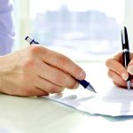 Започването на нова работа е свързано с подписването на трудов договор, който е основният документ, регламентиращ отношенията между вас и вашия работодател.