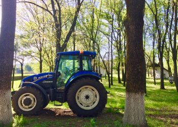 От чина зад волана на трактора